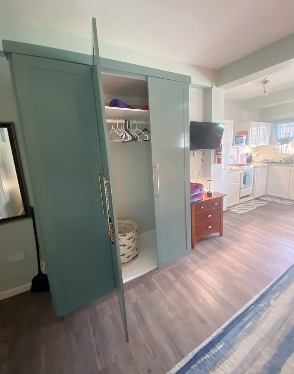 Closet/Hamper