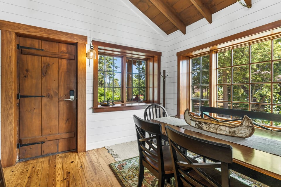 Dining Area.

