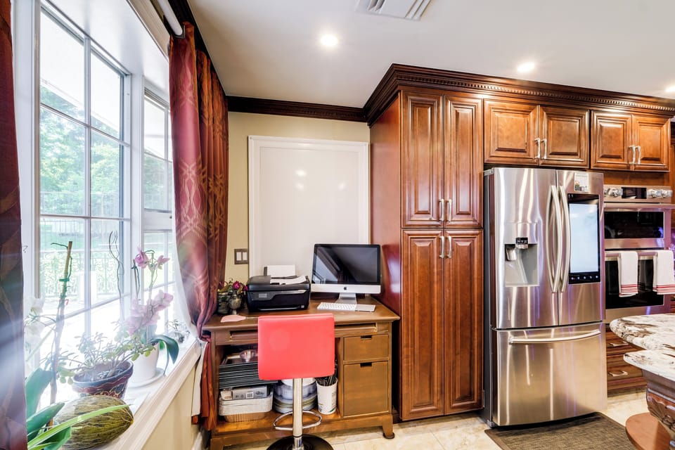 Dedicated Workspace | Monitor & Printer