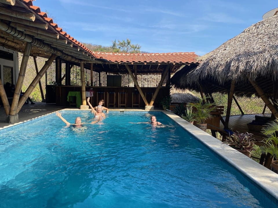 2048x1536 Pool daytime with people 