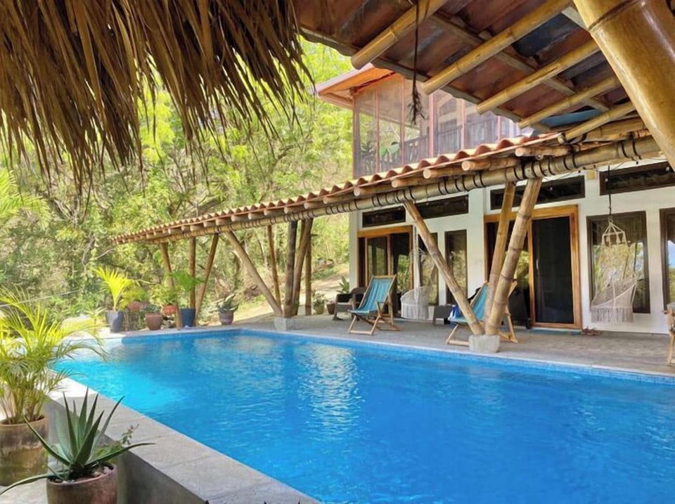 720x540 Poolside - Villa de Evolucion 