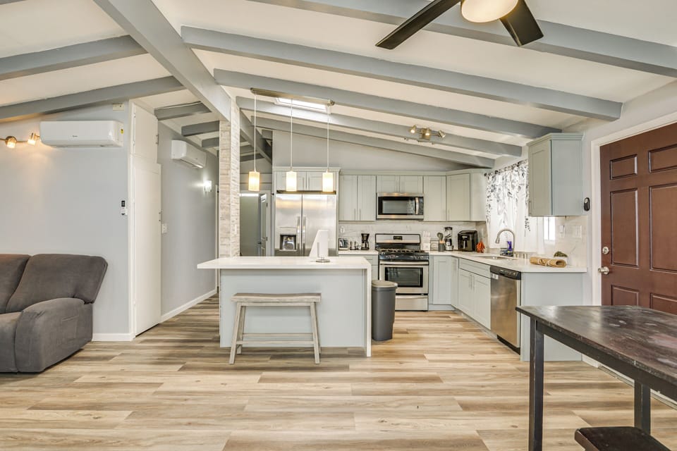 Kitchen | Breakfast Bar | Air Fryer