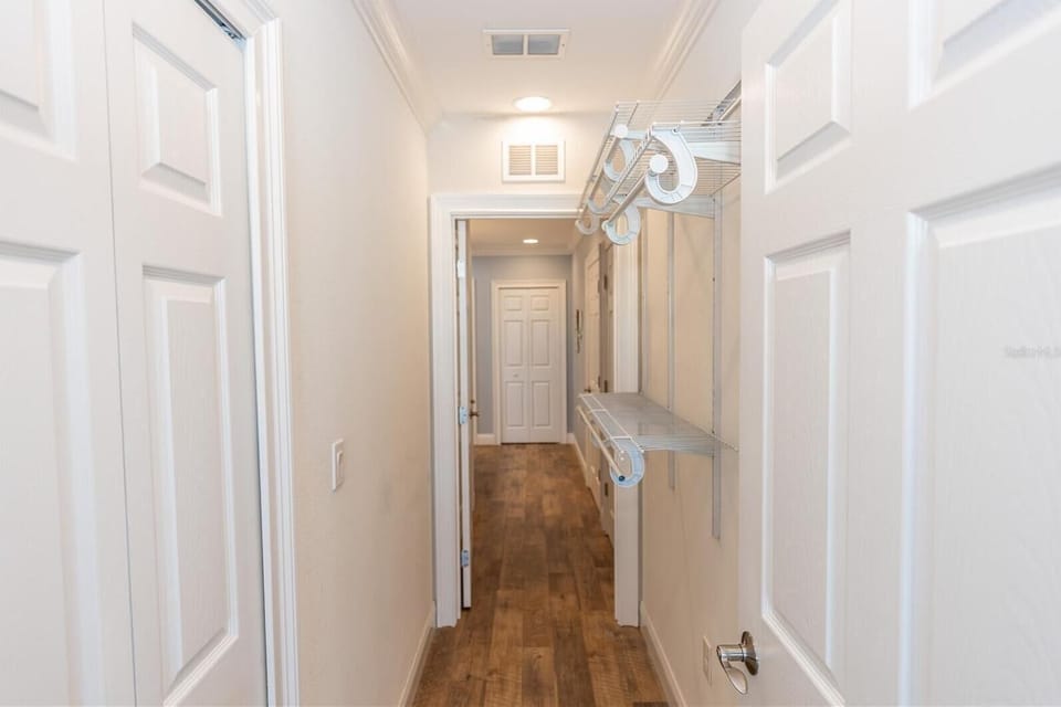 Hallway between two guest bedrooms