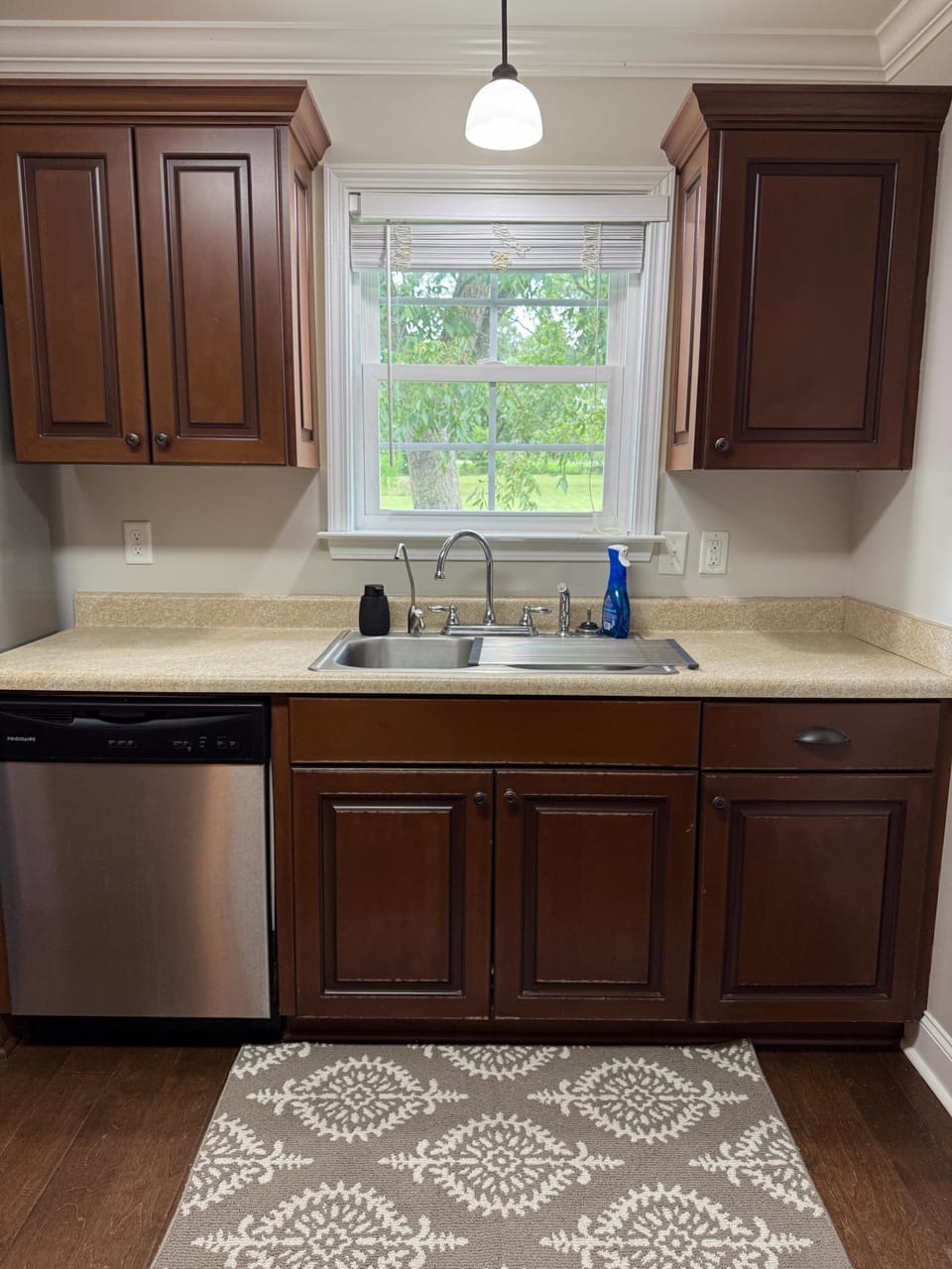Leesburge Escape kitchen sink