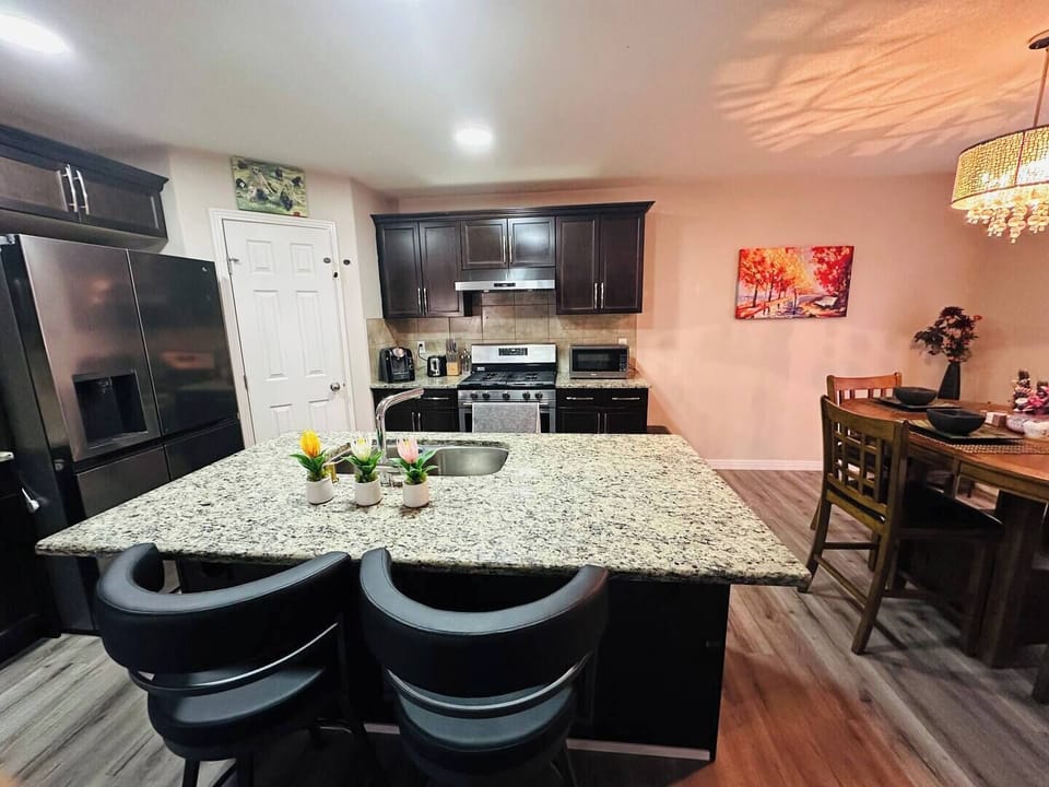 Full kitchen