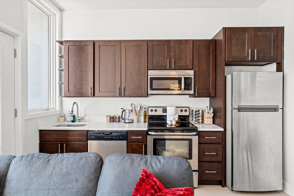 Sun-filled open living space ideal for couples and small groups. Relax comfortably after exploring Philadelphia.