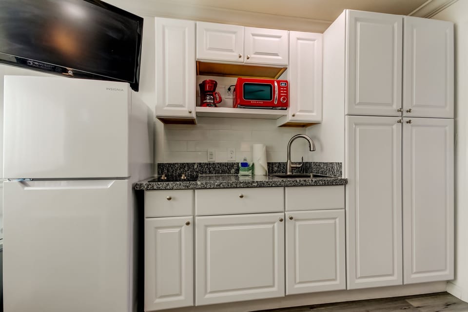 Equipped with Dishes & Pans for a quick meal