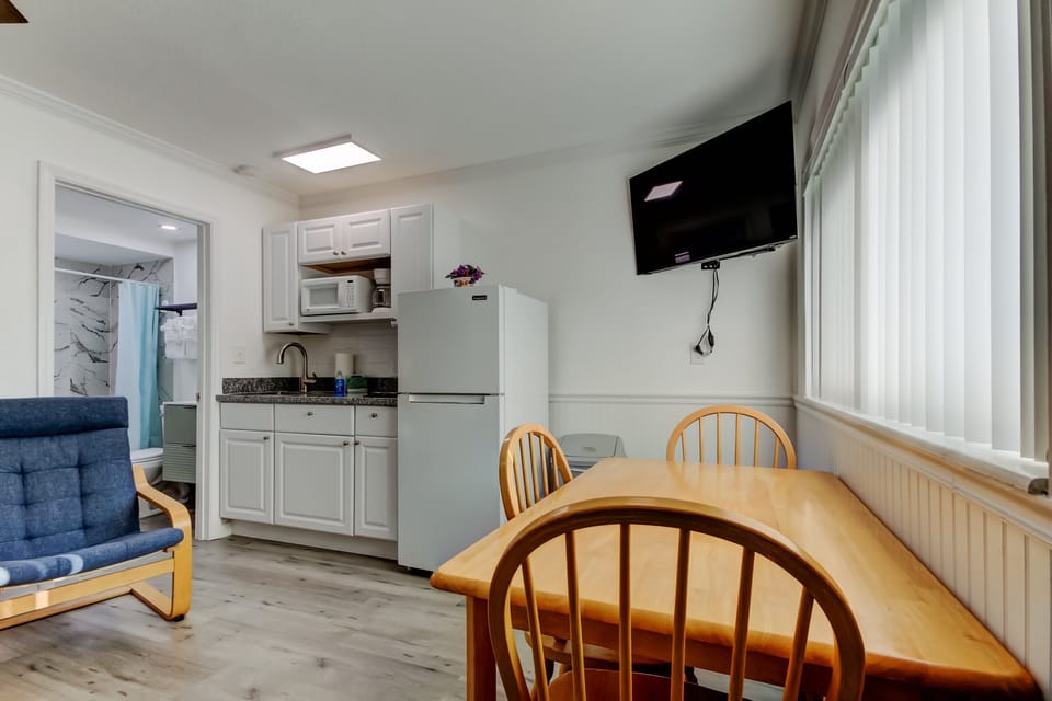 TV, Kitchen & Dining area