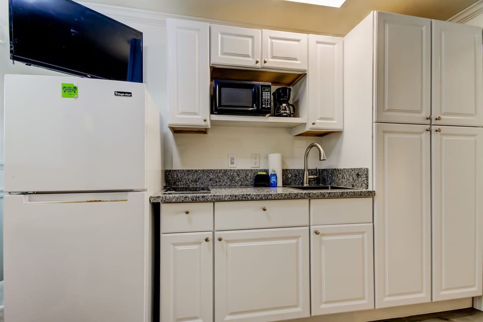 Equipped with Dishes & Pans for a quick meal