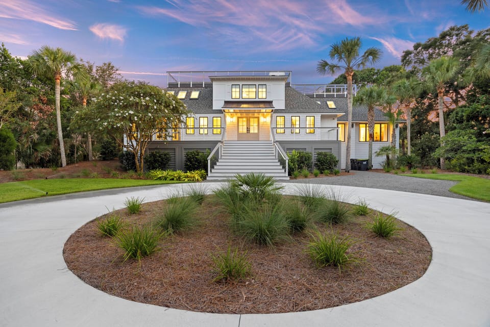 Welcome to 3553 Seaview Drive! Your island oasis awaits!