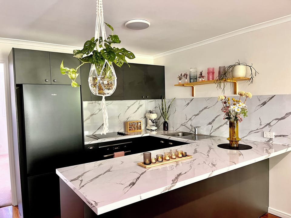 Everything you need in this fully equipped kitchen.
