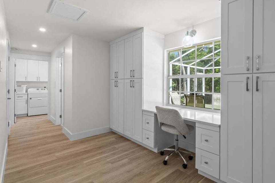 Convenient built-in work desk, perfect for catching up on emails or planning your day.