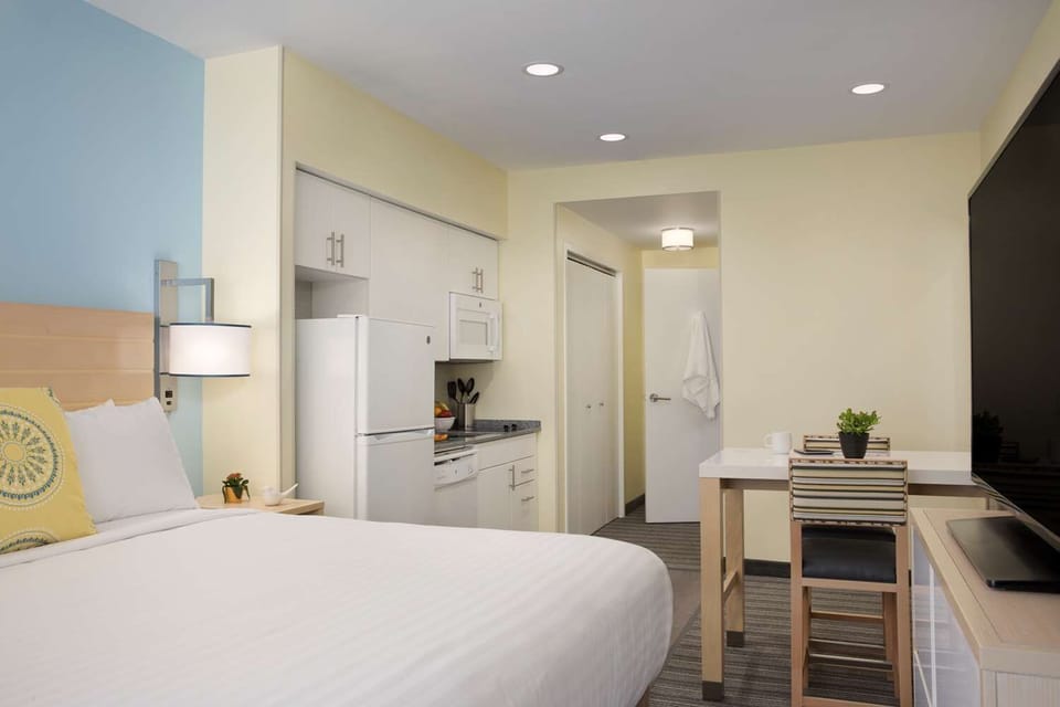 Stretch out in a spacious studio layout with room to work