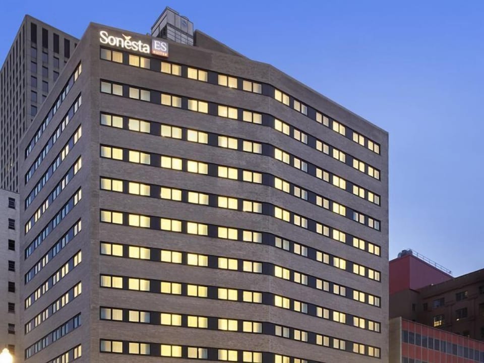 Feel confident arriving at this standout downtown high-rise hotel.