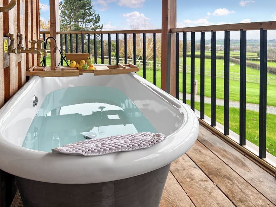 Hot tub | The Rabbit Hole - Sibrwd Y Coed, County Conway
