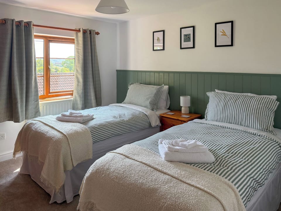 Twin bedroom | The Swallows - Holly Farm Holiday Cottage, Stoke St. Gregory, near Taunton