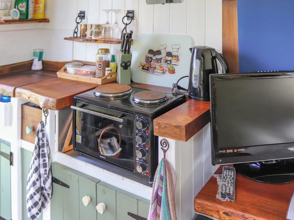 Interior | Glan Tywyn Shepherds Hut, Bryngwran Nr Rhosneigr