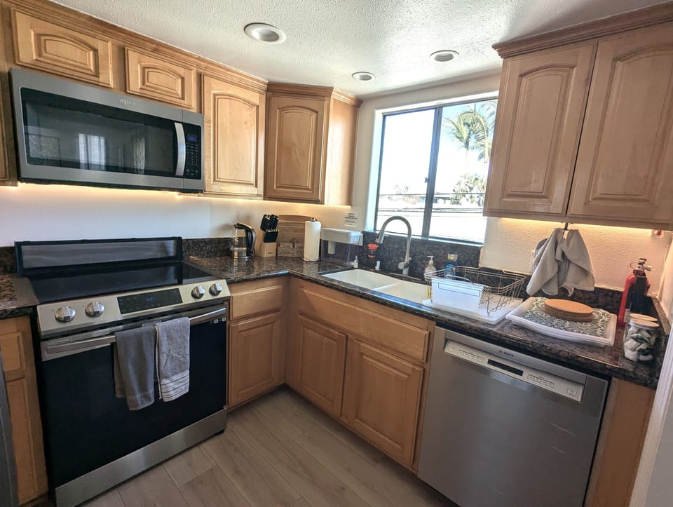 Well stocked kitchen with high end appliances