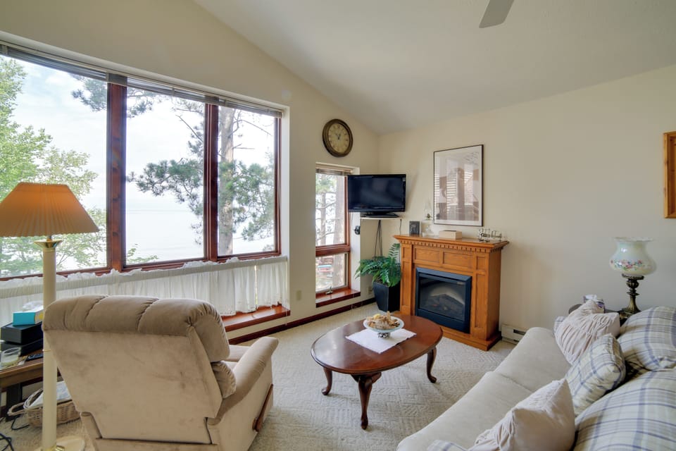 Big Bay Vacation Rental | 1BR | 1BA | Stairs Required | 500 Sq Ft