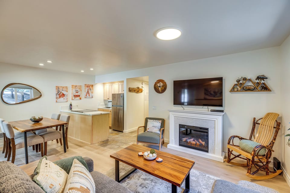 Living Area | Smart TV | Fireplace | Full Sleeper Sofa