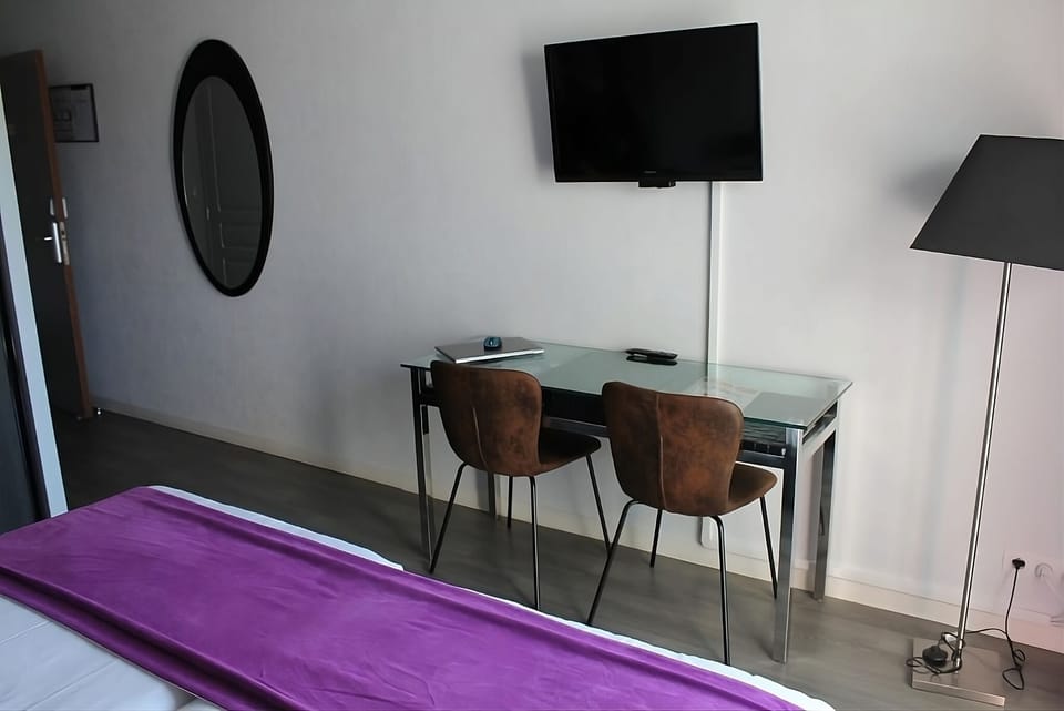 Unit with Twin size bed. Exact unit will be assigned upon arrival. Views, colors and decor may vary.