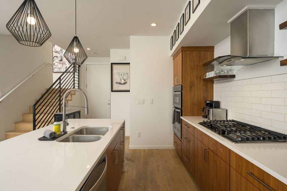 Beautifully updated, fully stocked kitchen