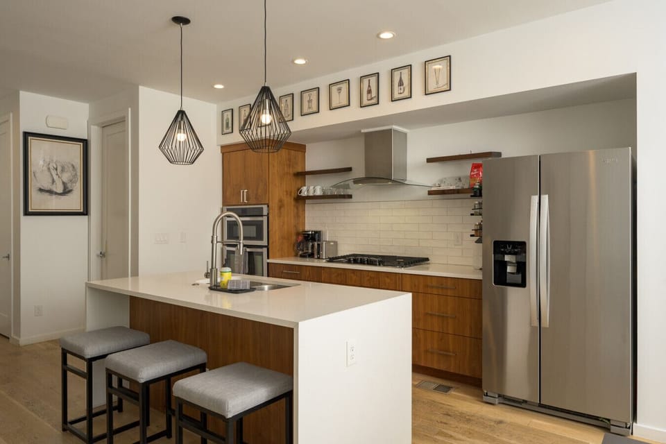 Beautifully updated, fully stocked kitchen