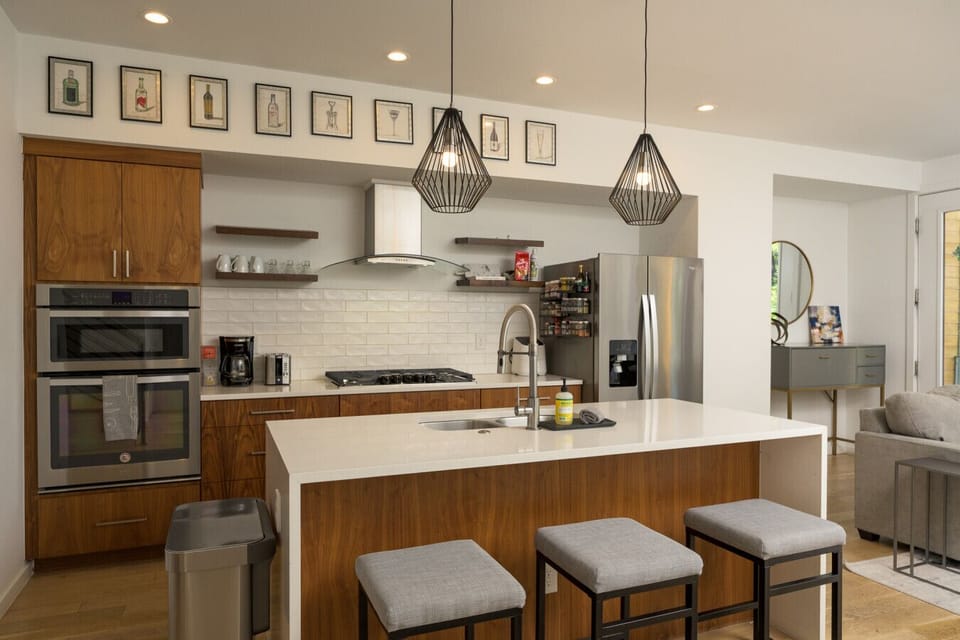 Beautifully updated, fully stocked kitchen