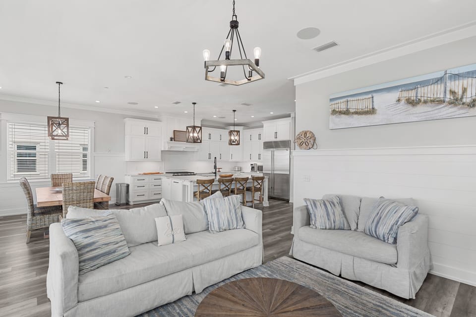 Open space layout, easy connections for everyone.