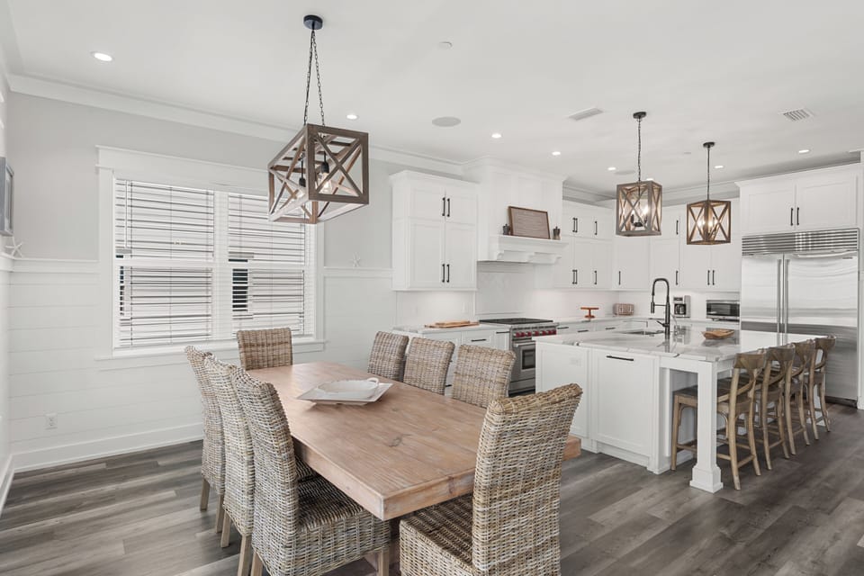 Bright dining area with comfortable seating, perfect for shared meals and conversation.