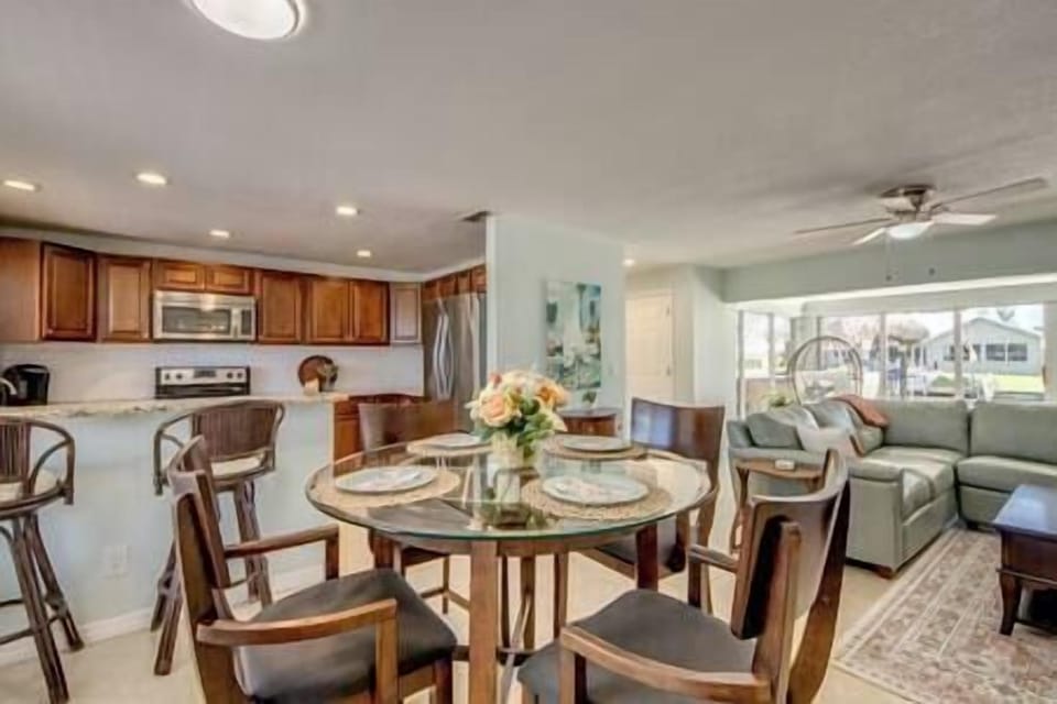 The Kitchen & livings area feature open concept living.