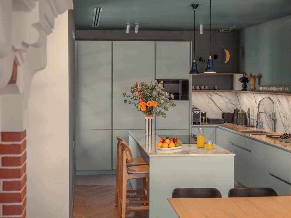 Une des deux grandes cuisines. C'est ici que vous ou vos chefs privés prépareront les mets dans une ambiance bonne enfant