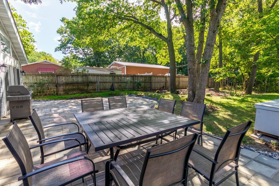 Back Patio | Outside Dining | Gas Grill