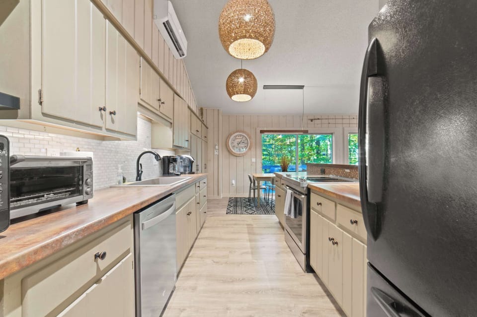 Large kitchen with all essentials