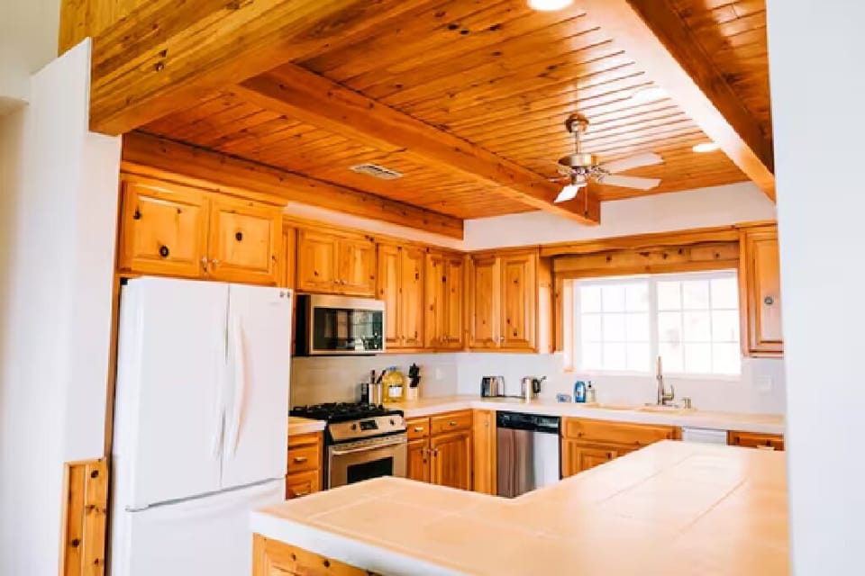 Fully functional kitchen
