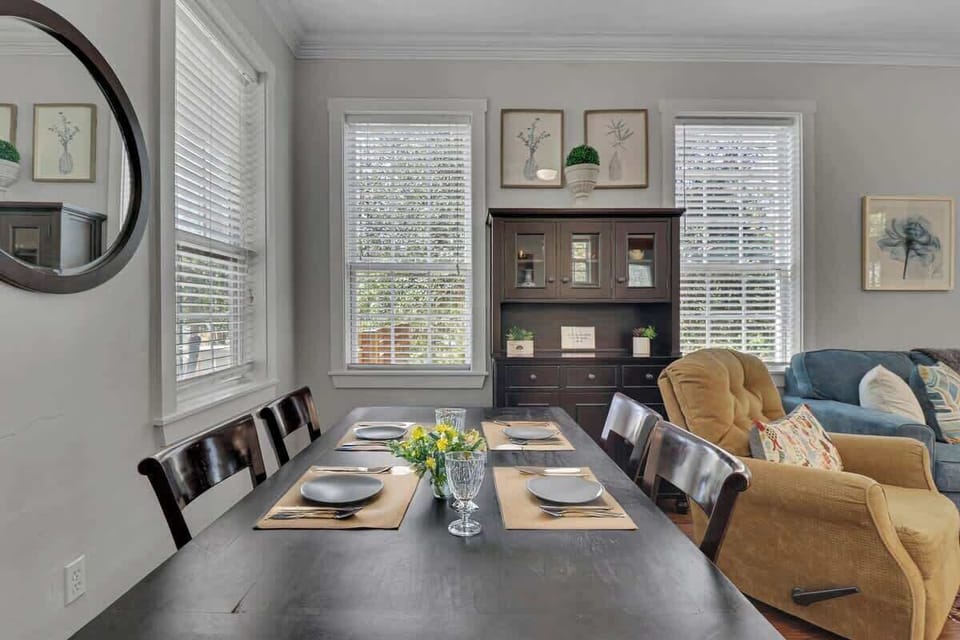 Dining Room: Gather around for meals in this bright, stylish space, ideal for unforgettable moments!