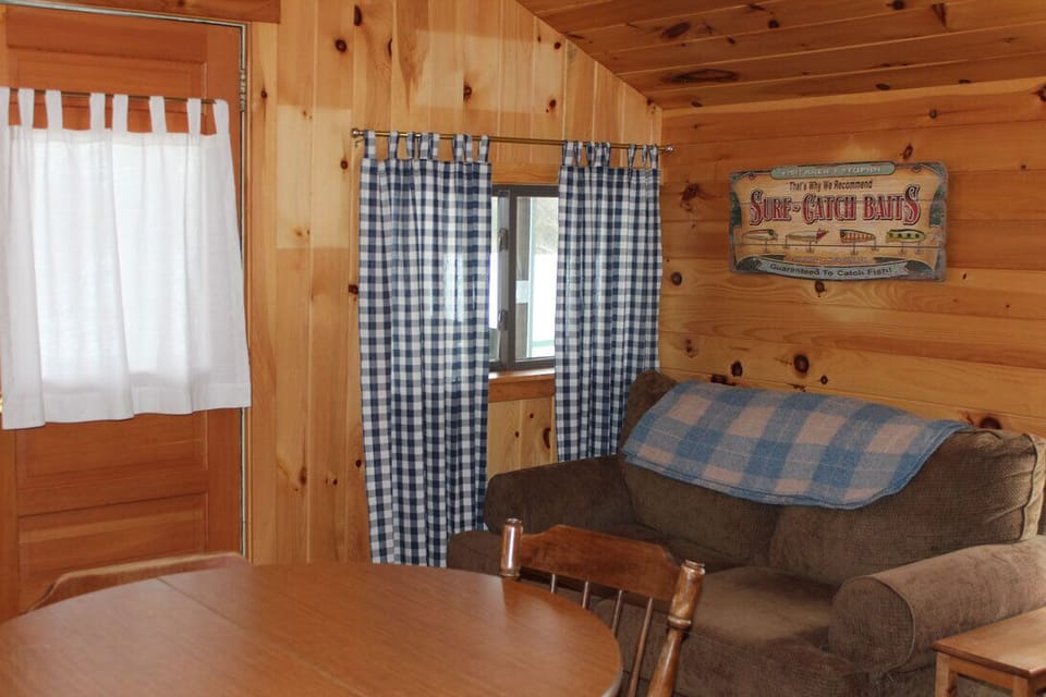 Salmon20Cabin205