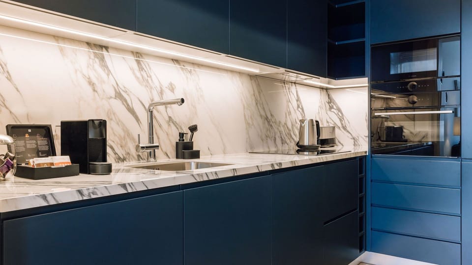 A contemporary kitchen with marble countertops — where beauty meets practicality.
 #AndoLiving #Portugal #Santos #MarbleVibes #ModernKitchen