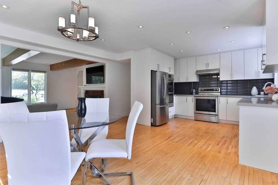 Breakfast Nook/Kitchen
