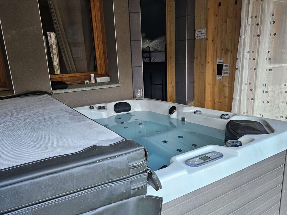 Indoor spa tub