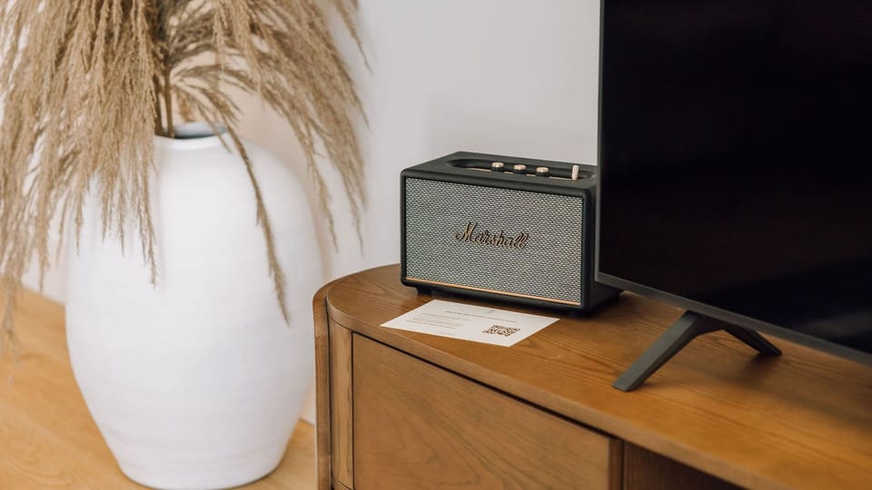 A modern corner with a Marshall speaker — perfect for unwinding with your favorite playlist.
 #AndoLiving #Portugal #Santos #InteriorDesign #StayInStyle