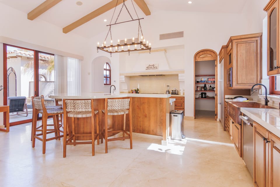Gourmet Kitchen - Seating for 6