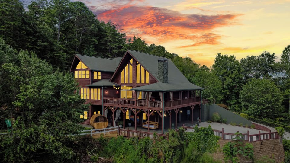 Private mountain retreat with epic views of Helen, packed with amenities & fun!