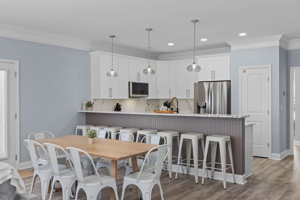 Dining area features plenty of seating for all guests.