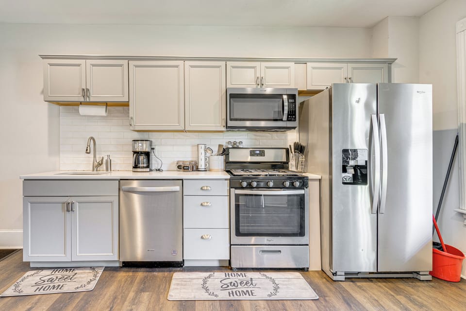 Kitchen | Desk | Free WiFi | Air Conditioning/Heating Units