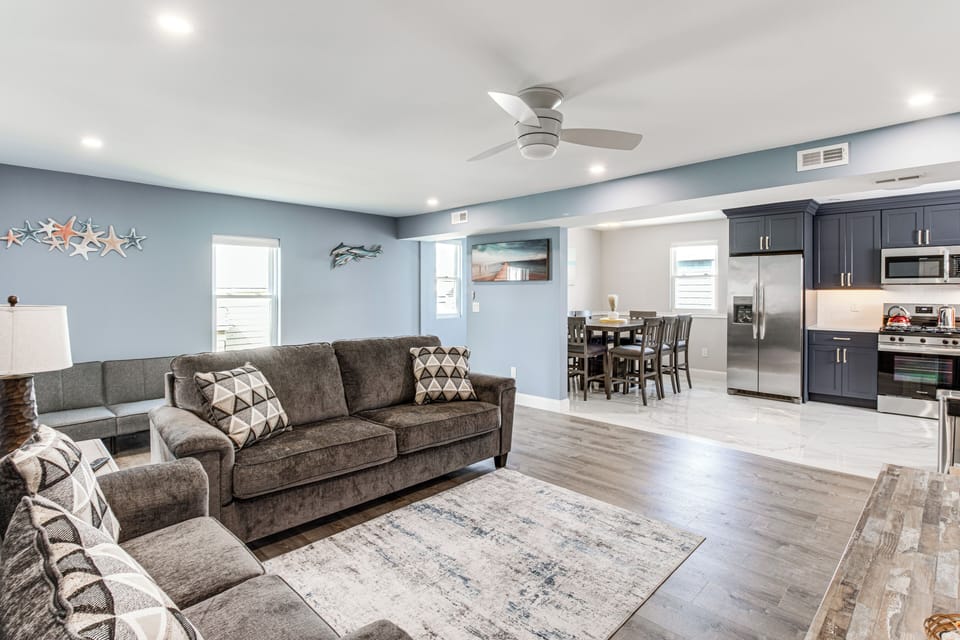 Living Room | 1st Floor | Smart TV | Free WiFi