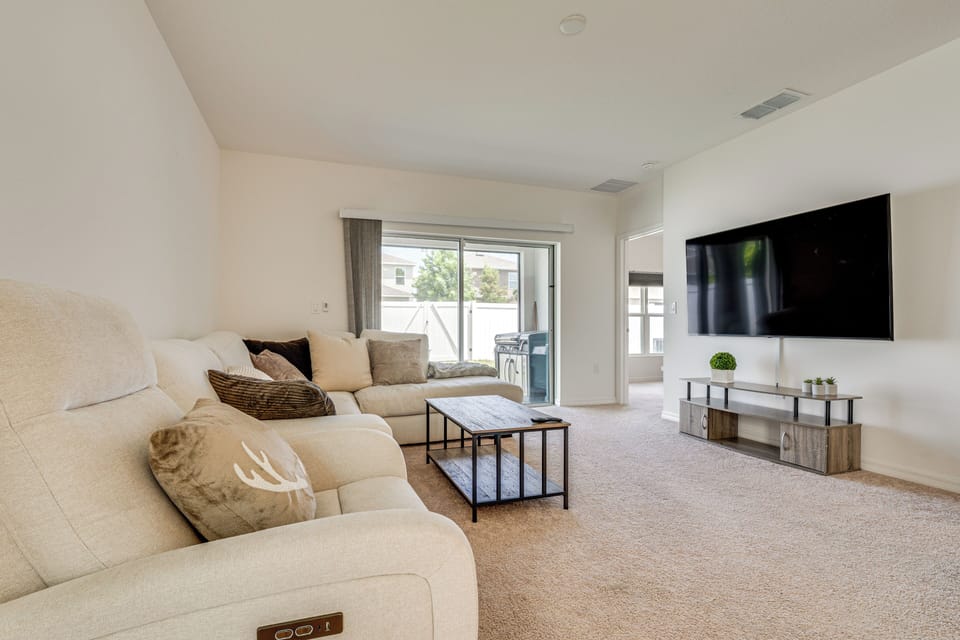 Groveland Vacation Rental | 4BR | 2BR | 1 Step Required | 1,500 Sq Ft