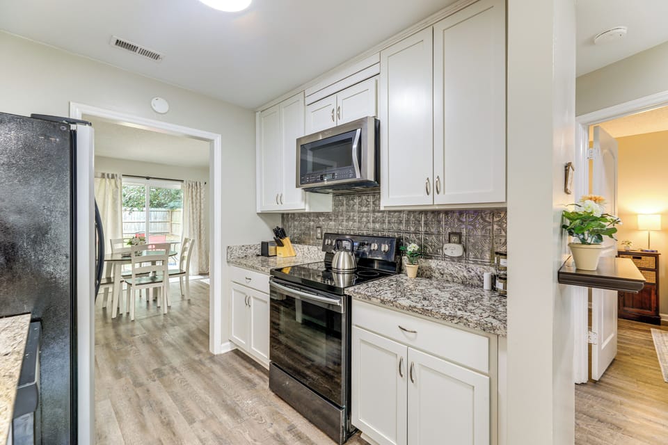 Kitchen | Keurig Coffee Maker | Dishwasher | Cooking Basics
