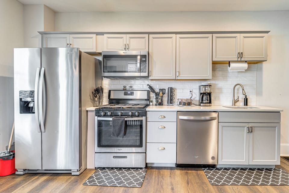 Kitchen | Desk | Free WiFi | Air Conditioning/Heating Units