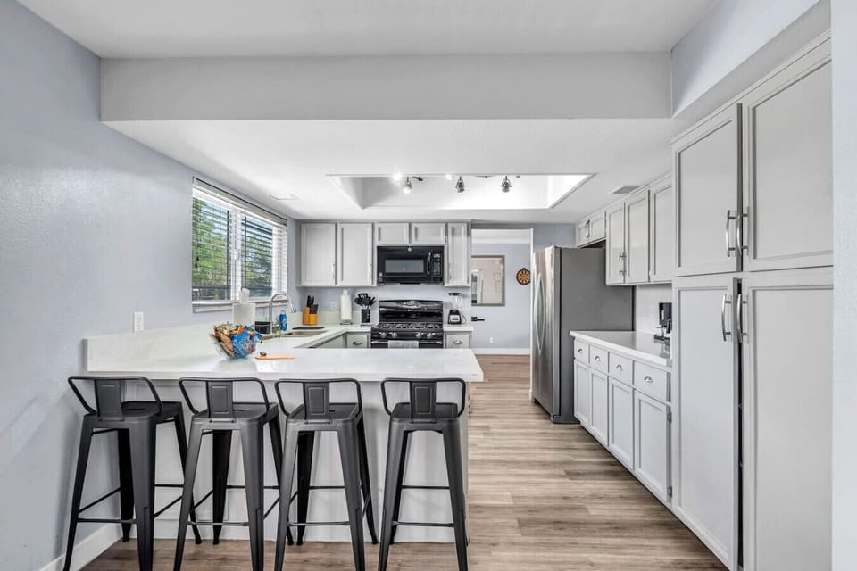 Whether you`re whipping up a feast or just reheating last night’s takeout, this modern kitchen has everything you need. Four bar stools line the island—perfect for morning coffee, taste tests, or deep conversations while dinner simmers.